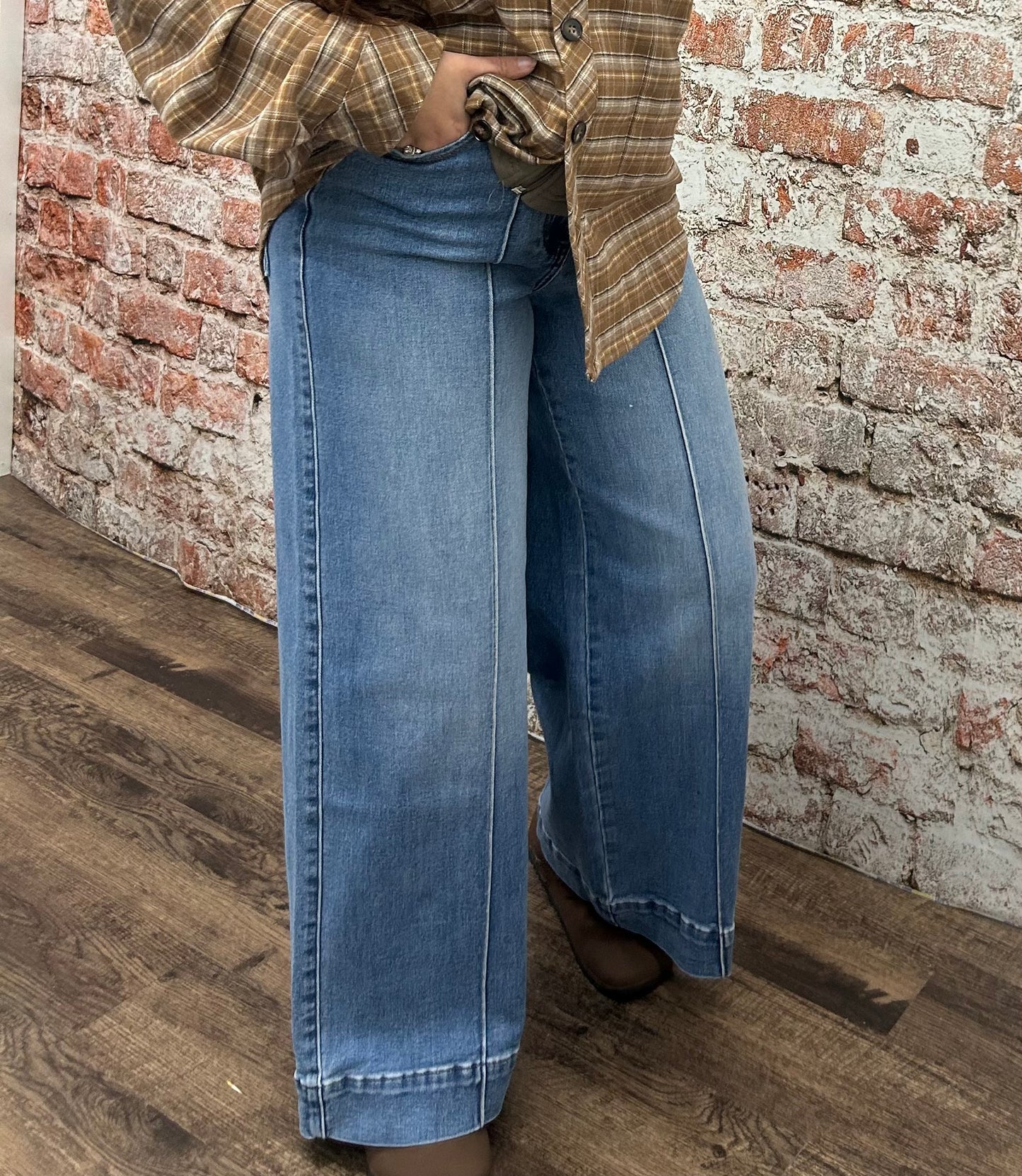 Stretch High Rise Pin Tuck Detail Wide Leg Jean- Medium Denim