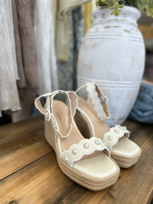 The Catalina Scalloped Wedge